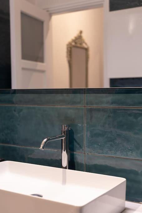 Ebullience - Stylish & Chic Athens Apartment Экстерьер фото
